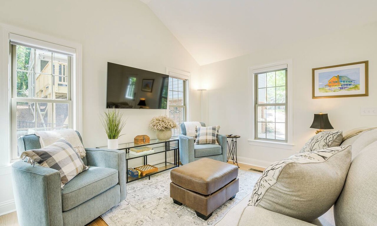 Raleigh Cottage | Beautiful Raleigh Cottage Rental: 5 Mi to Downtown