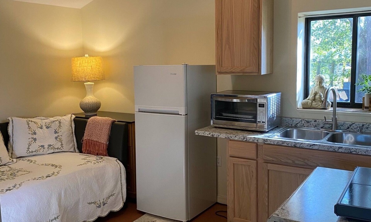 Eustis Apartment | Beautiful, Serene 1-bedroom studio with AC on 5 acre farm Eustis