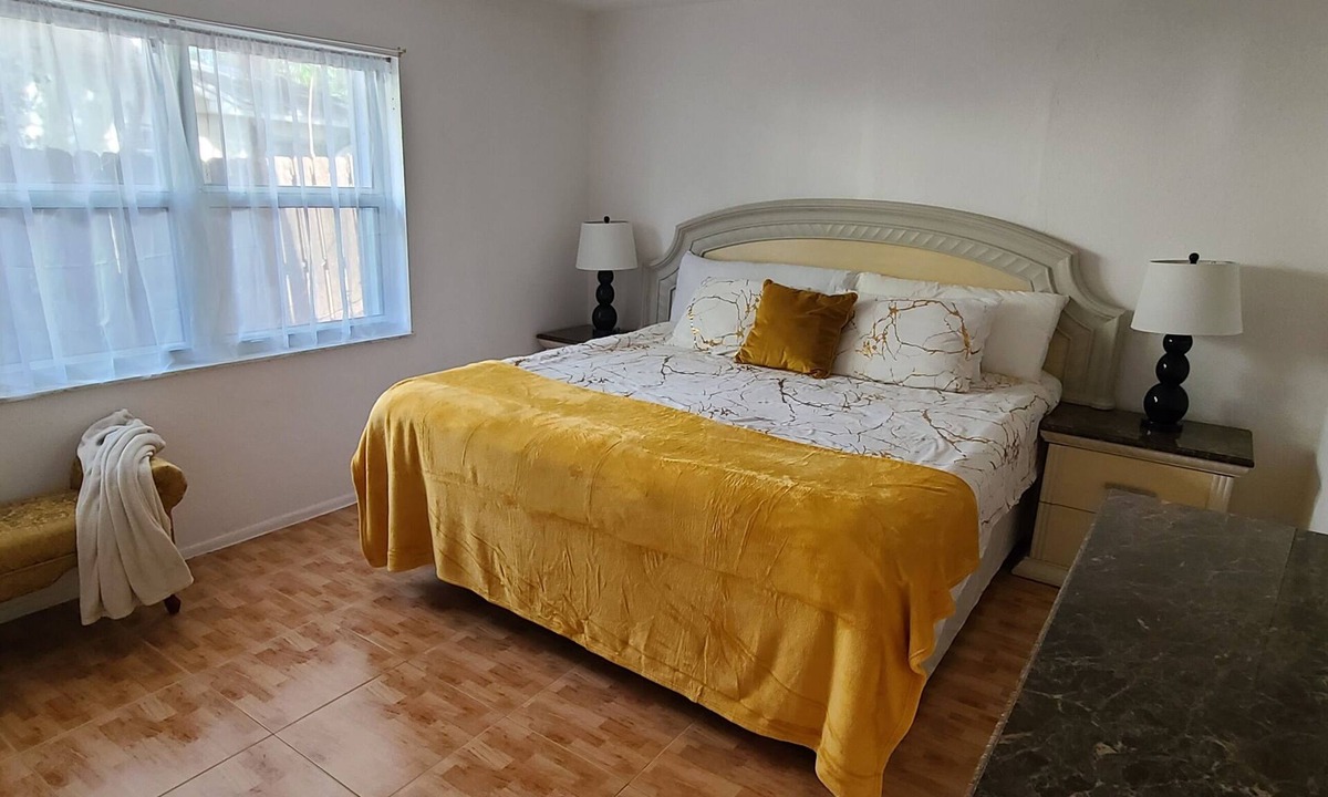 Survey Creek House | Beautiful spacious 5-bedroom house-10 beds-15 guests