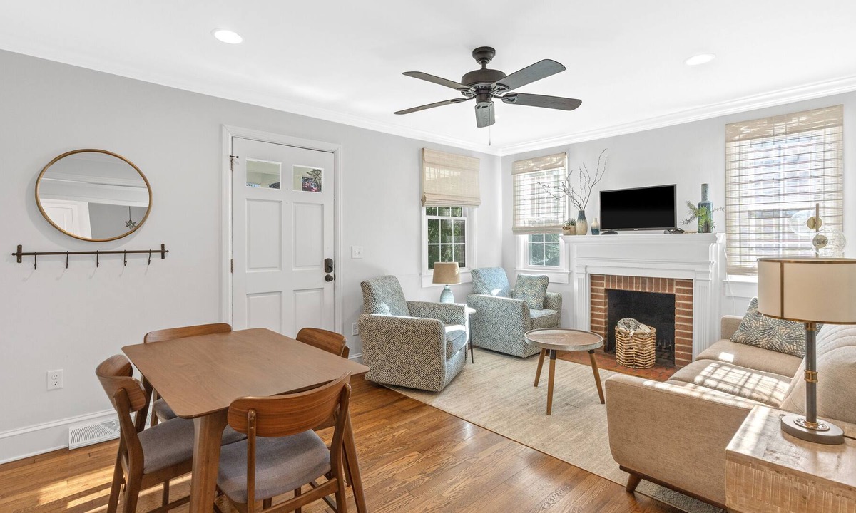Greenville House | Beautifully Renovated Cottage Style Home - 5 Mins from Downtown