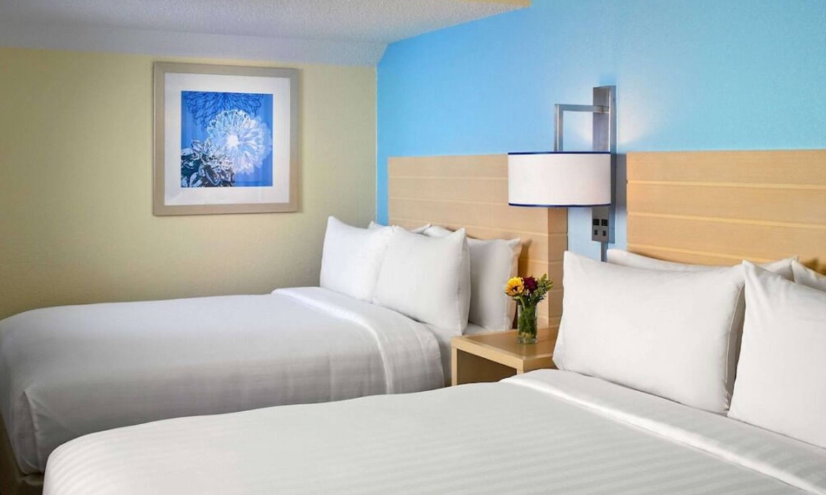 Eagan House | Best Place to Stay in Minnesota, 3 Comfortable Units, Onsite Pool, Pets Allowed