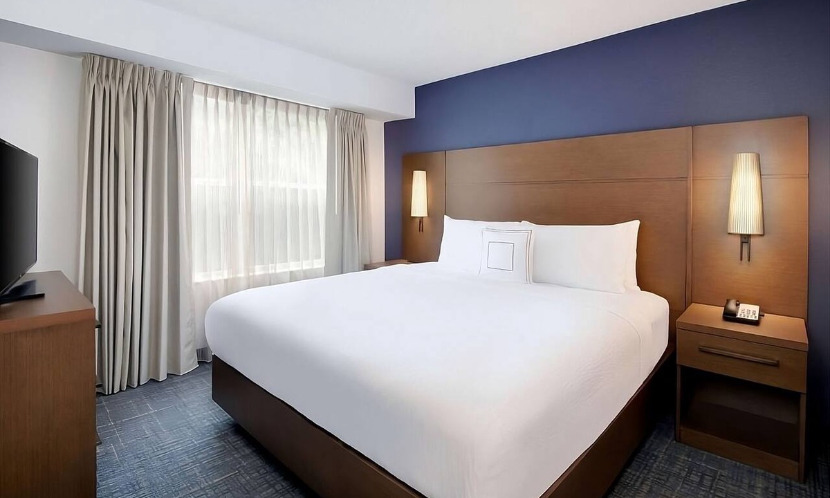 Alpharetta Hotel | Best Value, Quality Stay! Two Modern 2BR Suites with Kitchens, Free Breakfast!