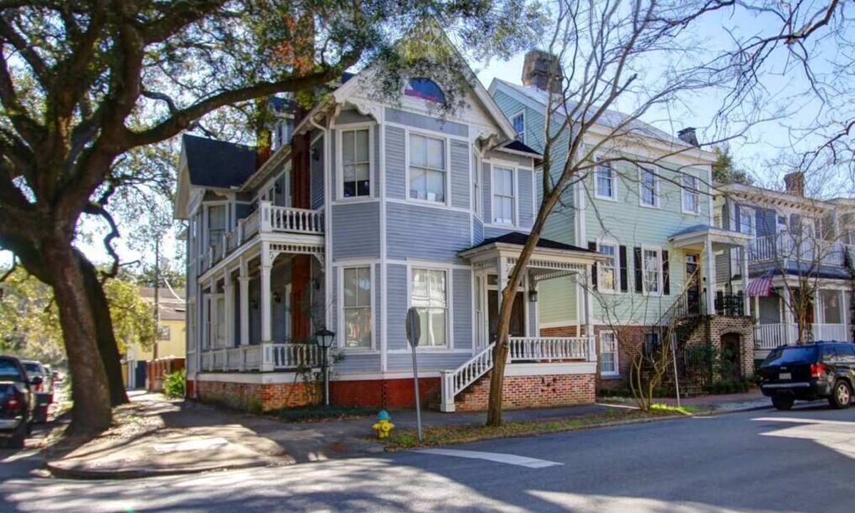 Savannah Victorian District House | Big Blue House - Lower Unit - Near Forsyth Park - Sleeps 8