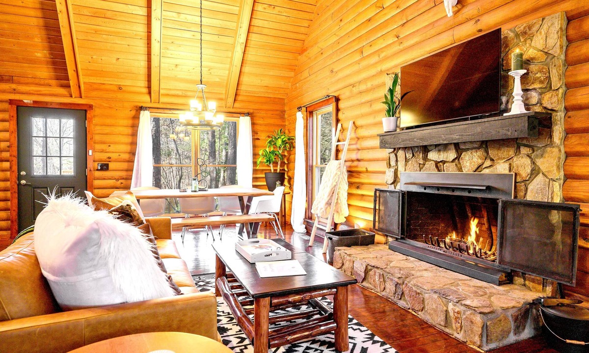Raleigh Cabin | Big Warm Hug of a Cabin! Luxury Linens, Best Coffee Station for Miles