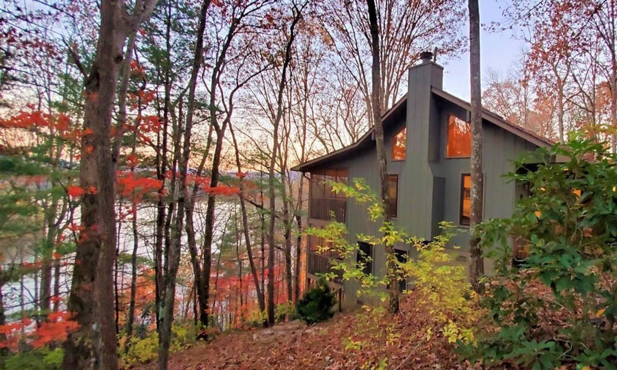 Santeetlah House | Black Bear Roost in Thunderbird at Lake Santeetlah - 4 bed, 2.5 bath