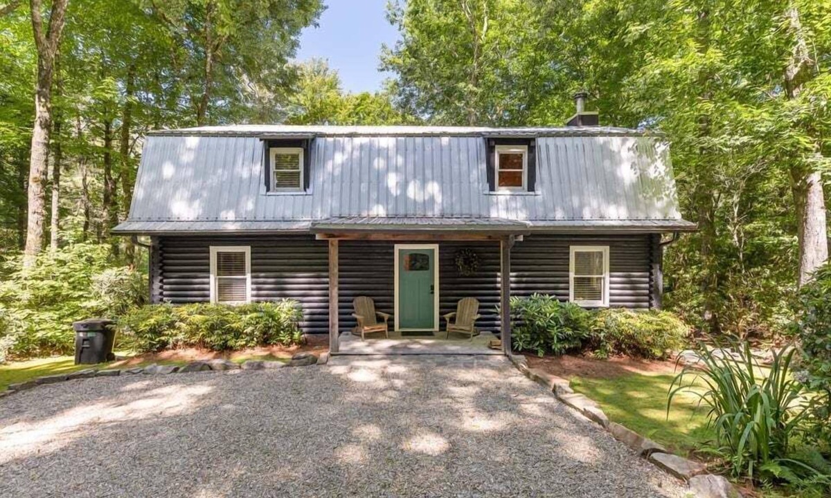 Highlands Hills House | Black Pines: 5 Min to Downtown Highlands | Apple Lake Access | Pet-Friendly Retreat