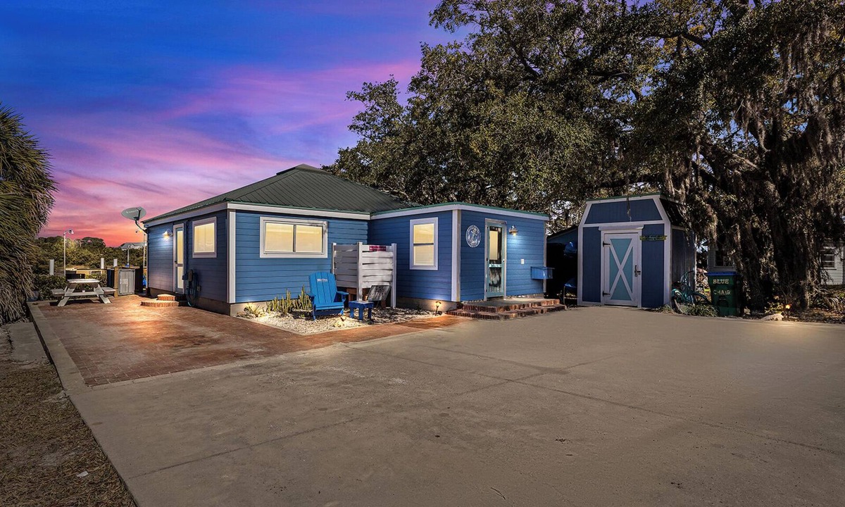 Cedar Key House | Blue Chair - Waterfront Dock w/Free Golf Cart for 2026 ONLY!