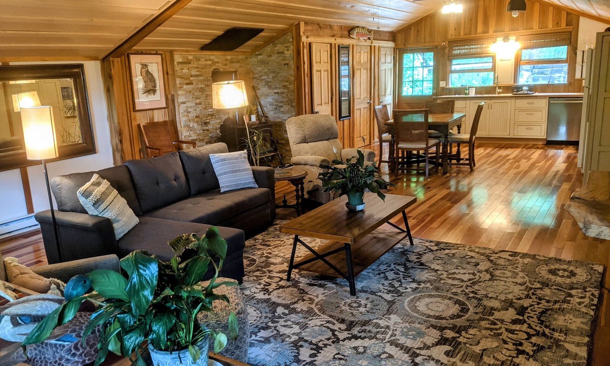 Glenville Cabin | Blue Mountain Cabin minutes away from Lake Glenville public beach