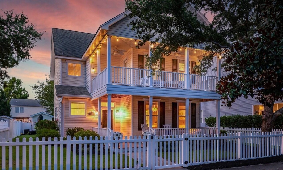 Bluffton House | Bluffton 3BR Home w/Hot Tub & Fire Pit Near Old Town, Family-Friendly