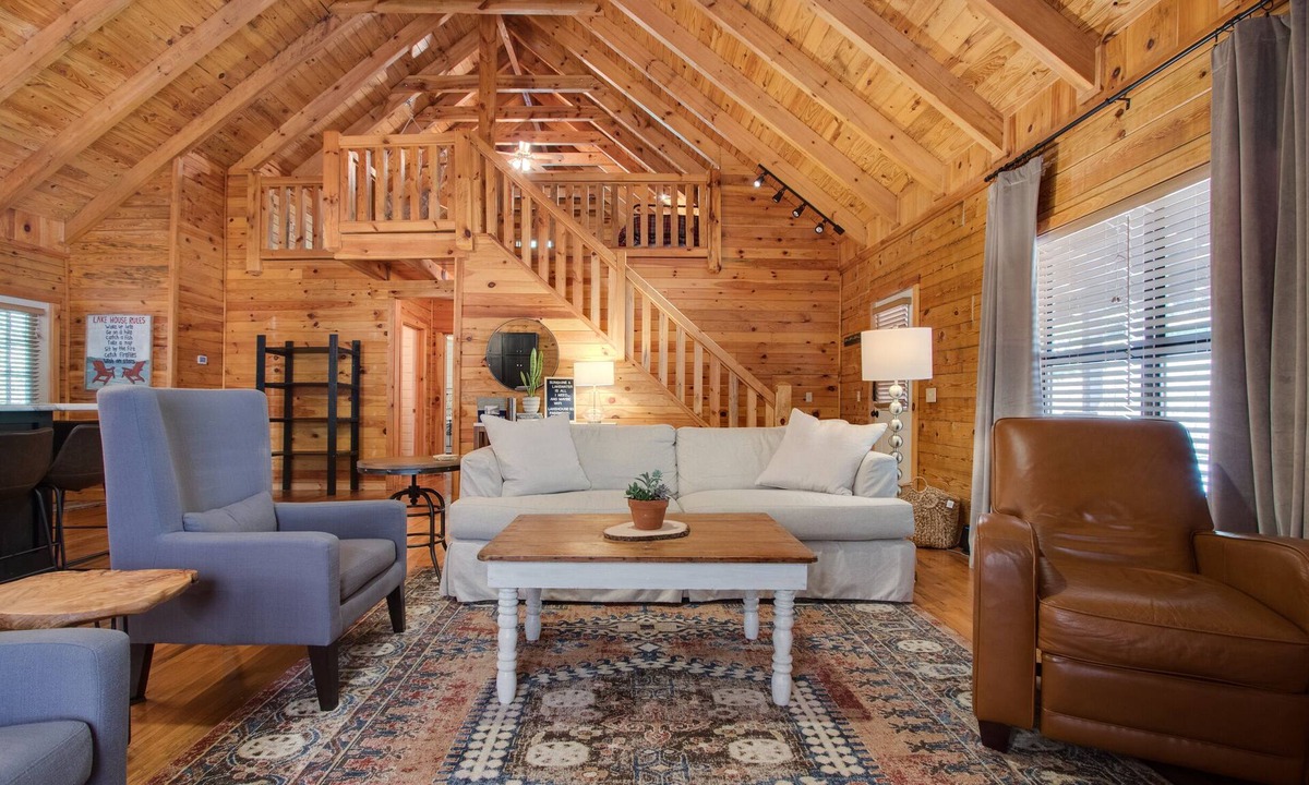 Silver Point Cabin | Boat Days Begin Here, Walk to Hurricane Marina