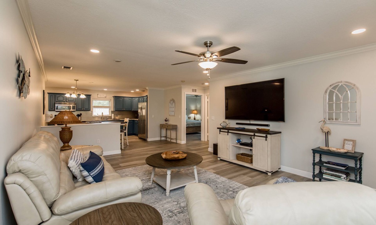 Sebastian Highlands House | ☆☀︎❀Boater's Paradise! Fenced Yard, Boat Parking, 6 miles to Beach!