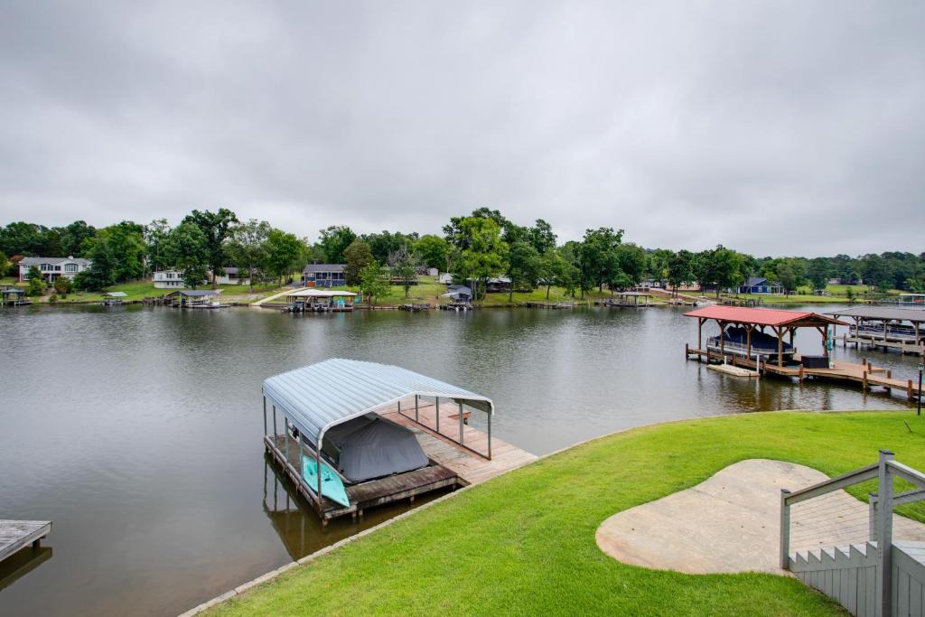 Cross Hill House | Boater’s Retreat on Lake Greenwood! 1 Mi to Marina