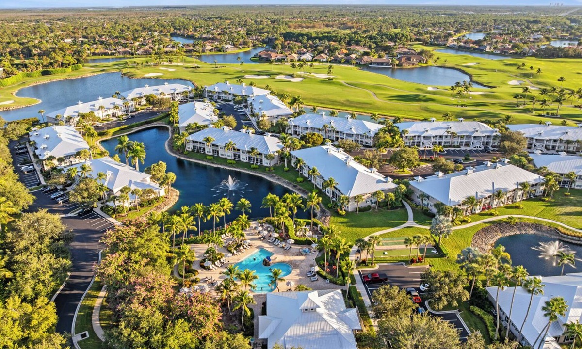 Naples Apartment | Bologna - Luxury 2-BR Condo with Lake & Golf Views at Green Links, Lely Resort. Access to Pool, Hot Tub, Tennis Courts, and Golf Courses. Near Naples Beaches & Downtown