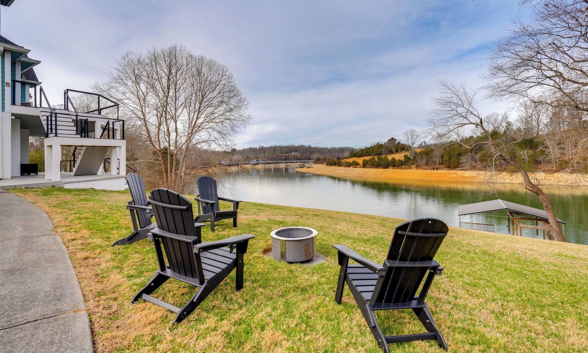 Piney Flats House | Boone Lake Getaway 6 Mi to Bristol Speedway!