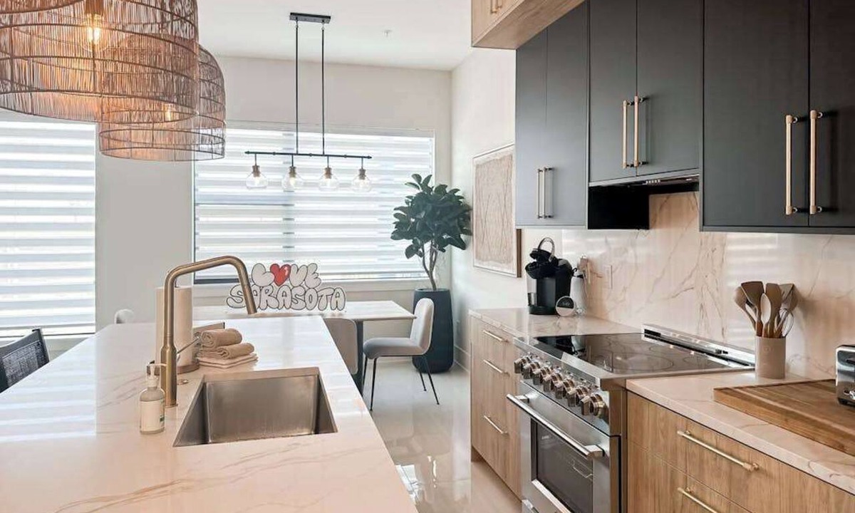 Downtown House | Brand new Luxury Townhouse - Downtown Location, Dog-Friendly W/Private Hot Tub