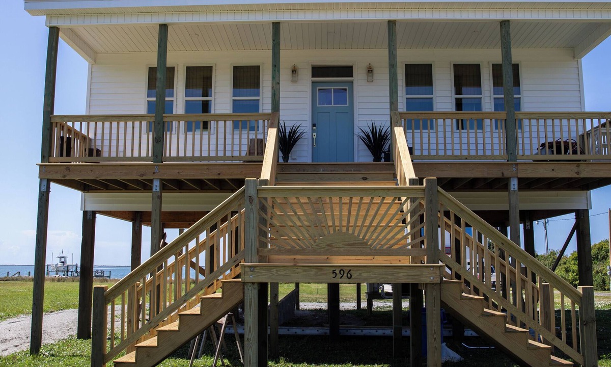 Harkers Island House | Brand‑New Waterfront House on Harkers Island — Stunning Sunsets close to Cape L