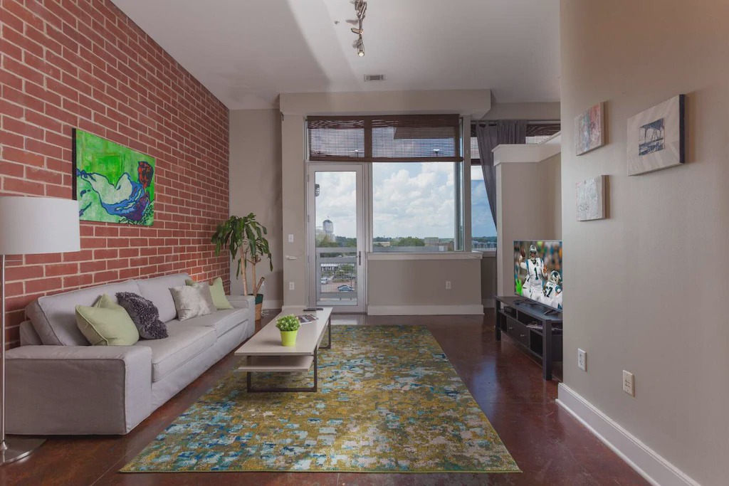 Charlotte Center City Apartment | Breathtaking City Views | Walkable | Free Parking | Central Uptown Location