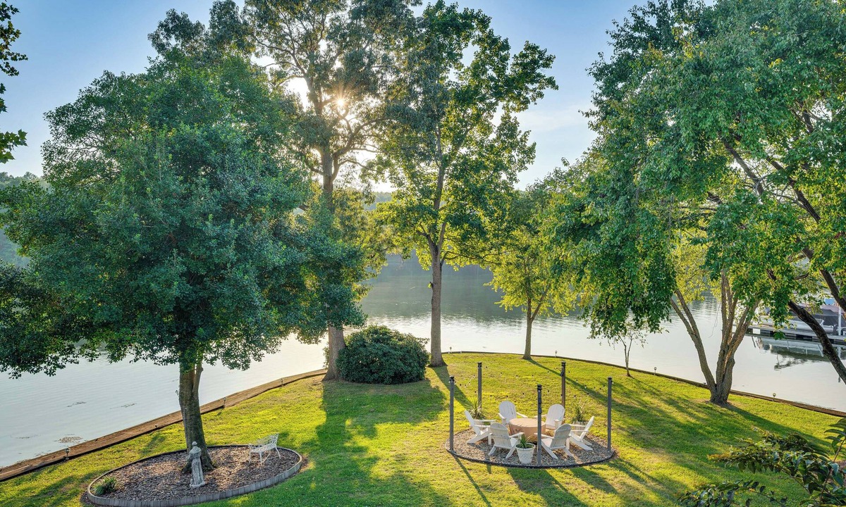 New London House | Breathtaking Lake Views and Sunsets on Badin Lake!