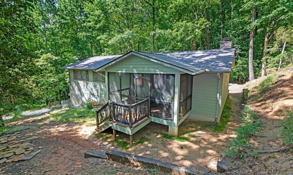 Brevard House | Brevard Pets Welcome Golf Hiking Lakes Mtn Biking Porch Waterfalls Breweries