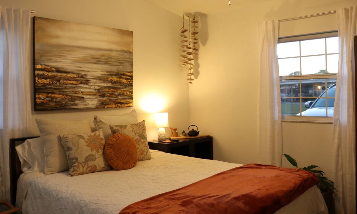 Sky Lake Apartment | Bright Boho Private Suite 1BR AC 2 Parking Near Airport, Attractions & downtown