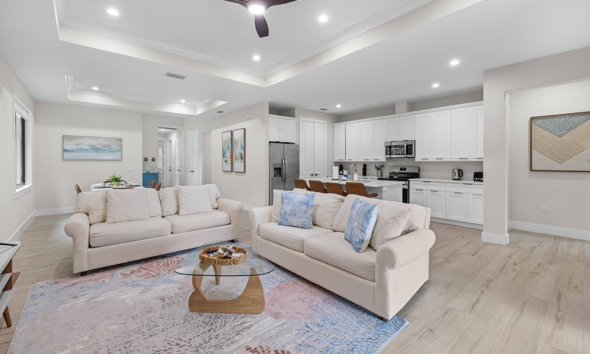 East Naples House | Bright & Breezy Getaway - Near Downtown Naples