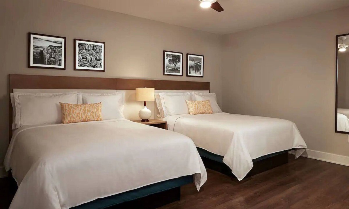 Downtown Myrtle Beach Hotel | Bright Family Suite with Balcony & Kitchen Near Popular Entertainment Spots