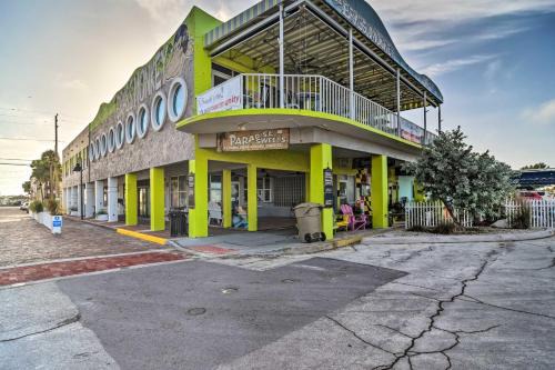 Pass-a-Grille Historic District Apartment | Bright Gulf Coast Escape - 8 Mi to John’s Pass!