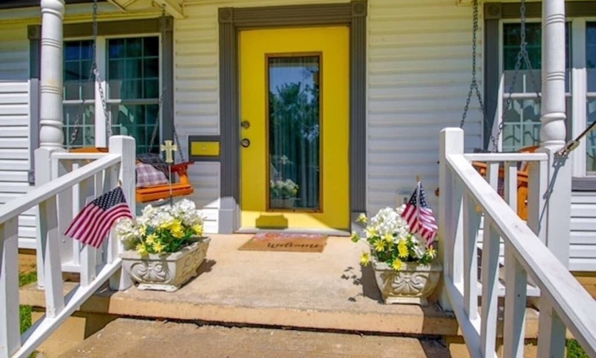 Brighton House | Brighton Bungalow | Historic Town Square Charm Near Memphis Sleeps 6