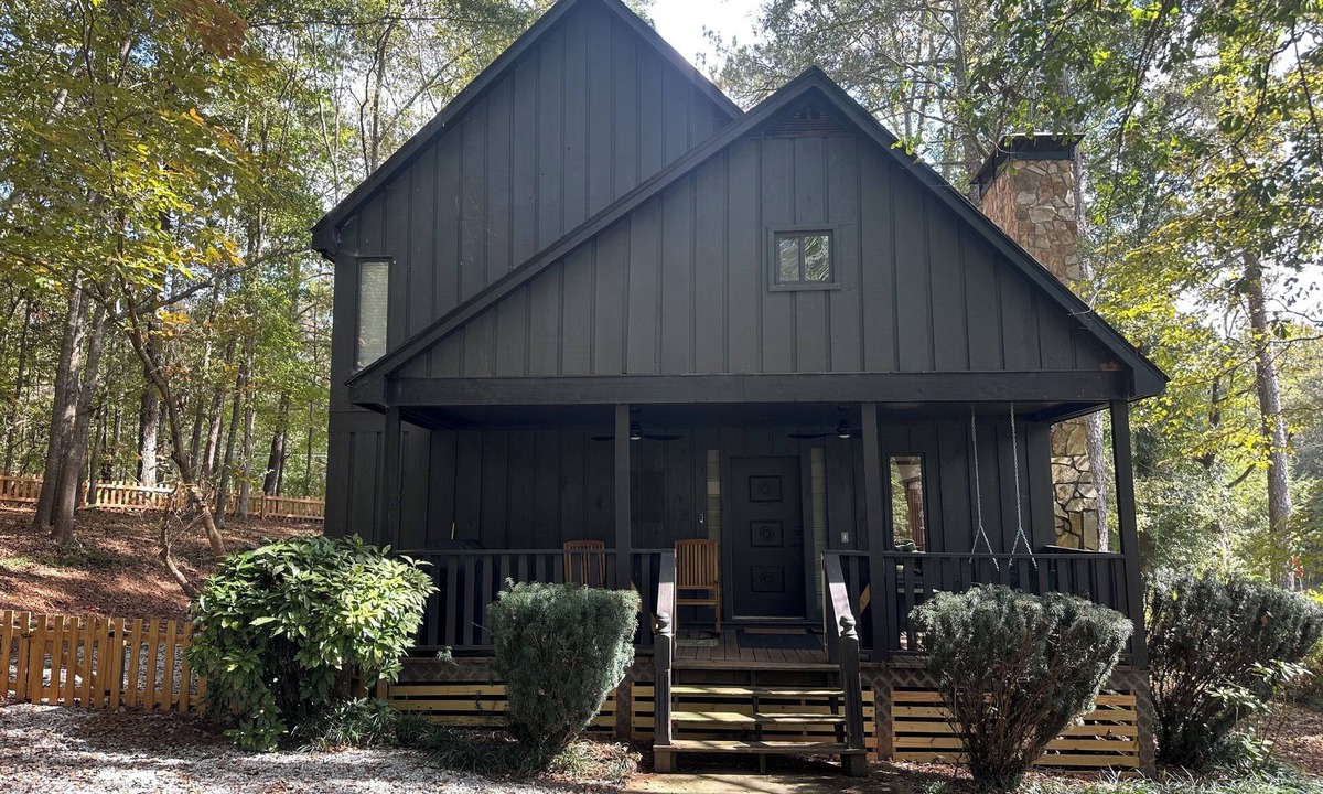 Nicholson House | Brockton Bungalow- Charming Cabin Just Outside of Athens!