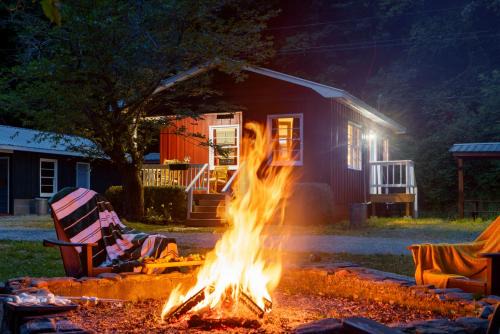 Whittier House | Bryson City Cabin Sleeps 5 Pets OK Fire Pit