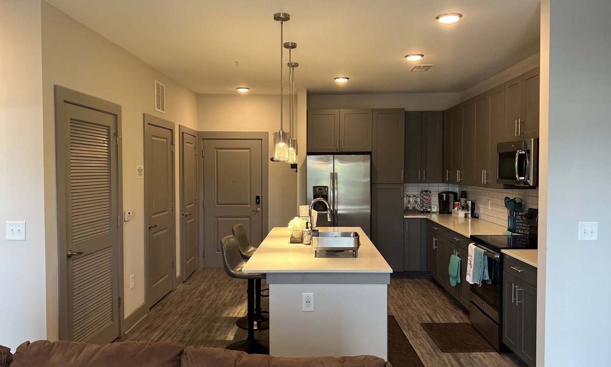Lindridge-Martin Manor Apartment | Buckhead Retreat with full access to pool, roooftop, gym and parking garage.