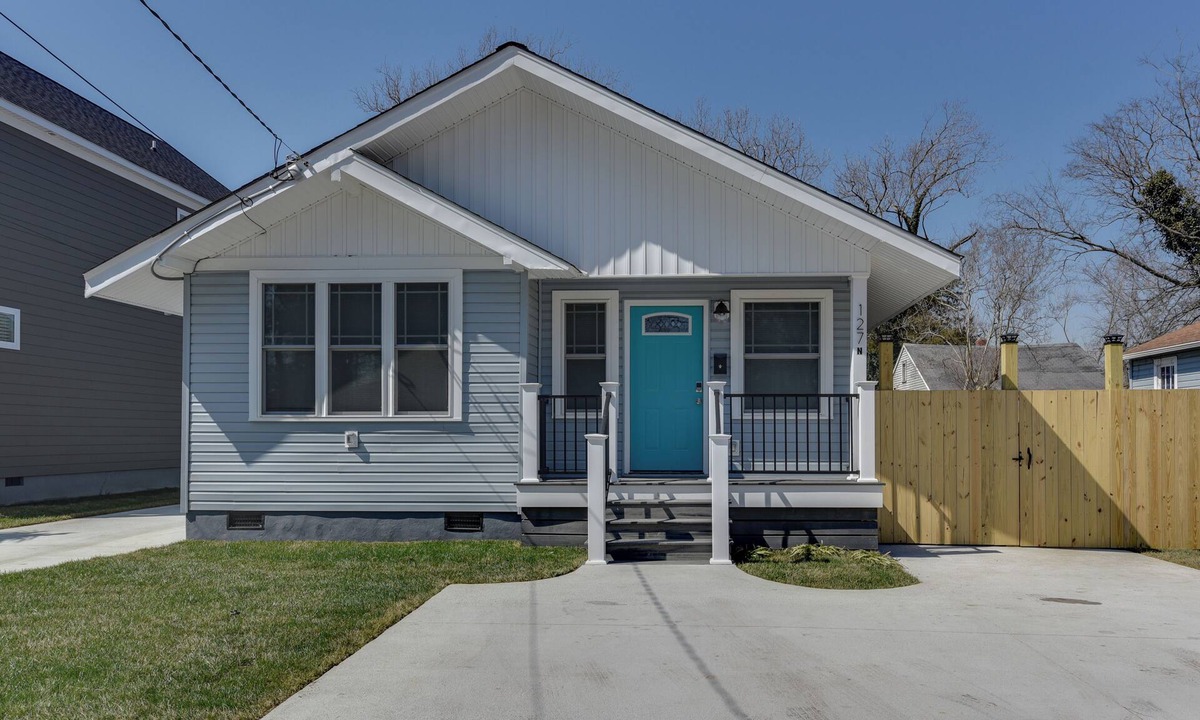 Buckroe Beach House | Buckroe Beach 8 Bedrooms! Walk to the beach!