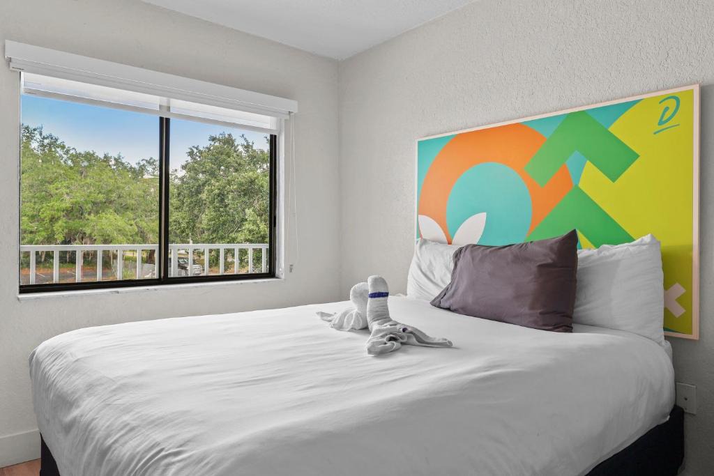Kissimmee Hotel | Budget Disney Room Pool & Parking