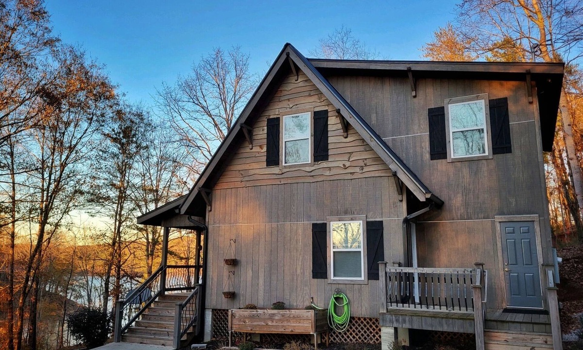 Toccoa House | Bunk/Game Room, Near Lake, Pet Friendly, Firepit, FUN!