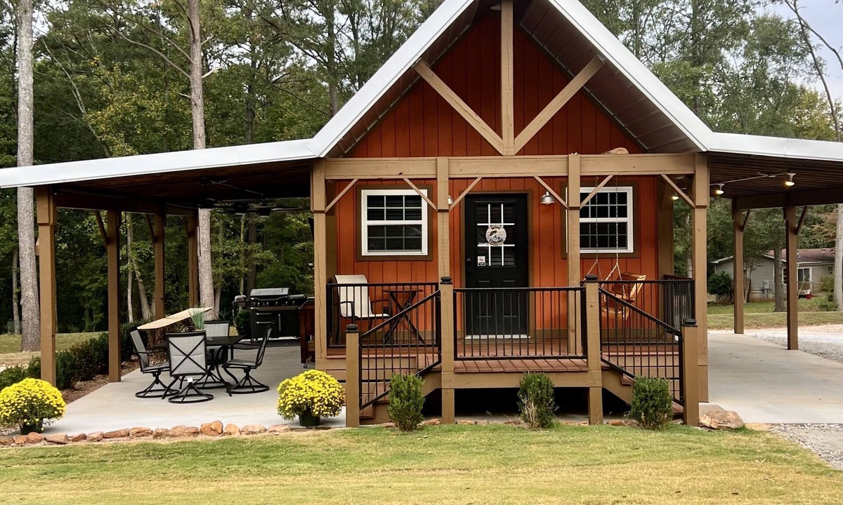 Townville Cabin | Cabin 5/LAKE HARTWELL/Green Pond&Broyles Lndgs/Clemson/Shelter w/charging ports