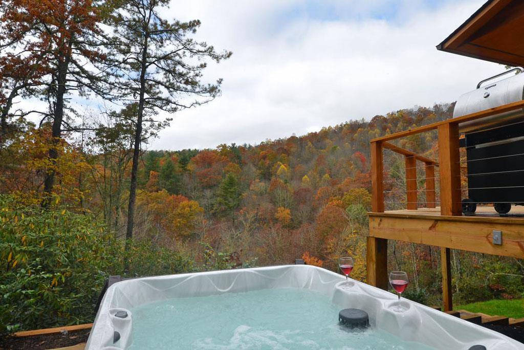 Almond Cabin | Cabin ∙ 7 bedrooms ∙ 16 guests