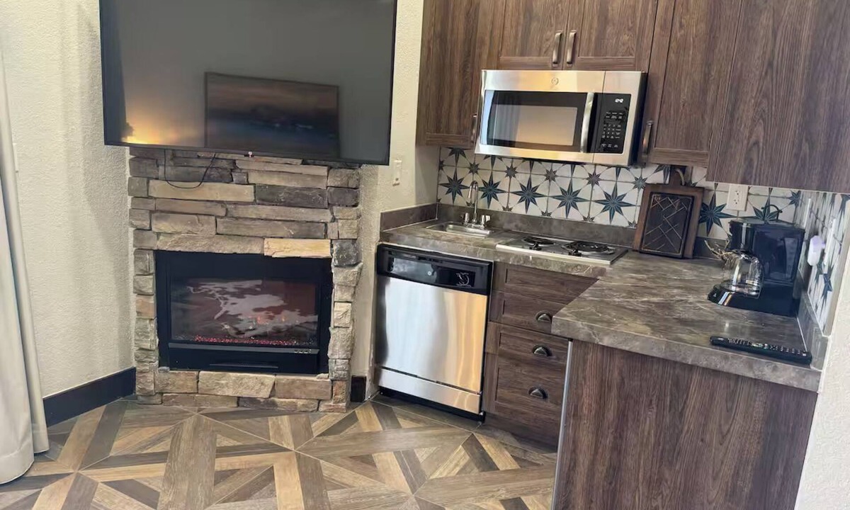 River Ranch Cabin | Cabin at Westgate River Ranch – Sleeps 4 Standard Lock-Off Memorial Weekend 2026