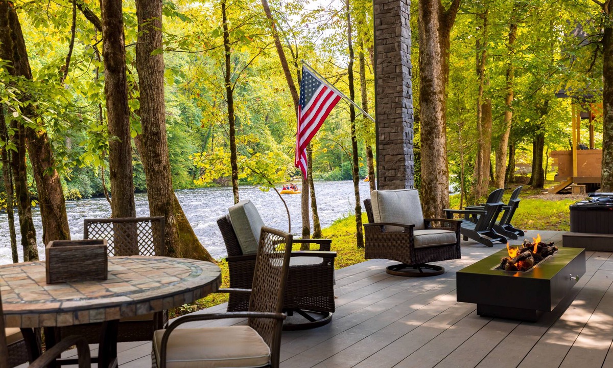 Nantahala Cabin | Cabin on Nantahala River with Hot tub