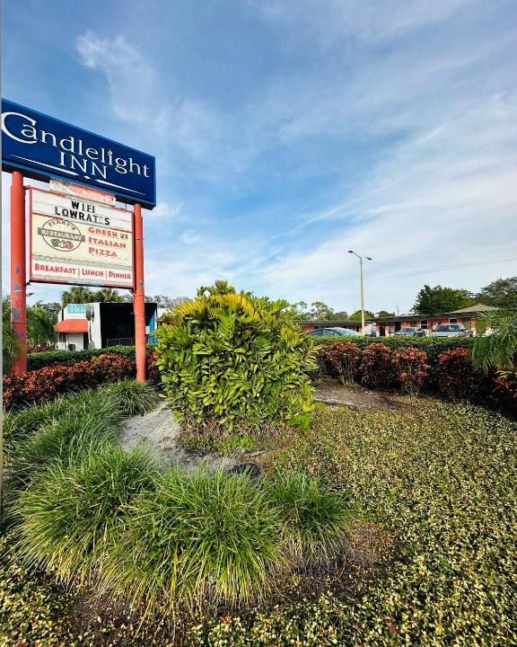 St. Petersburg Hotel | Candlelight Inn