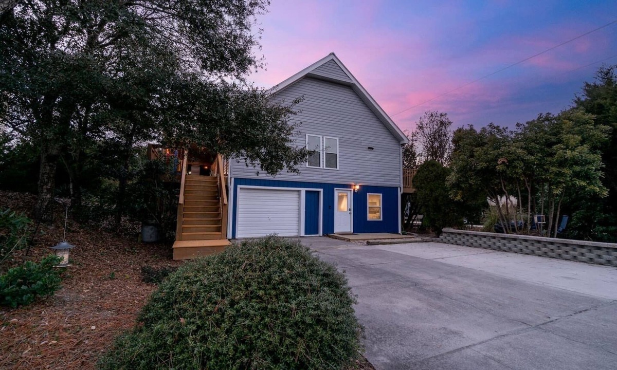 Emerald Isle Apartment | Captain`s Quarters|Easy Beach Access·Fire Pit·EI