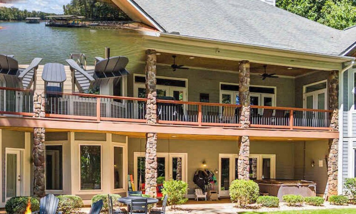 Martin House | Cardinal Rose Lake House w/Hot Tub & Dock!