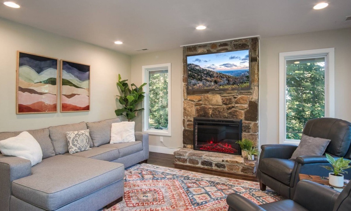 Cedar Mountain House | Cardinal`s Nest -Pet Friendly Cabin Near Dupont