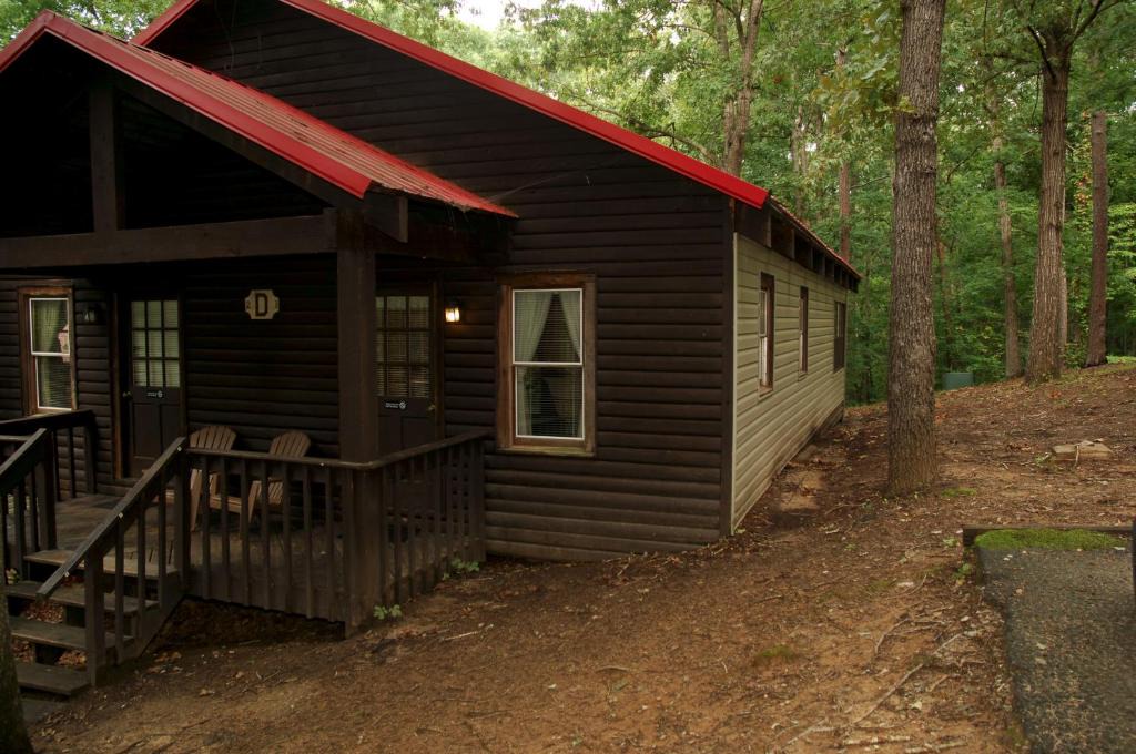 Fair Play Resort | Carolina Landing Camping Resort Deluxe Cabin 6