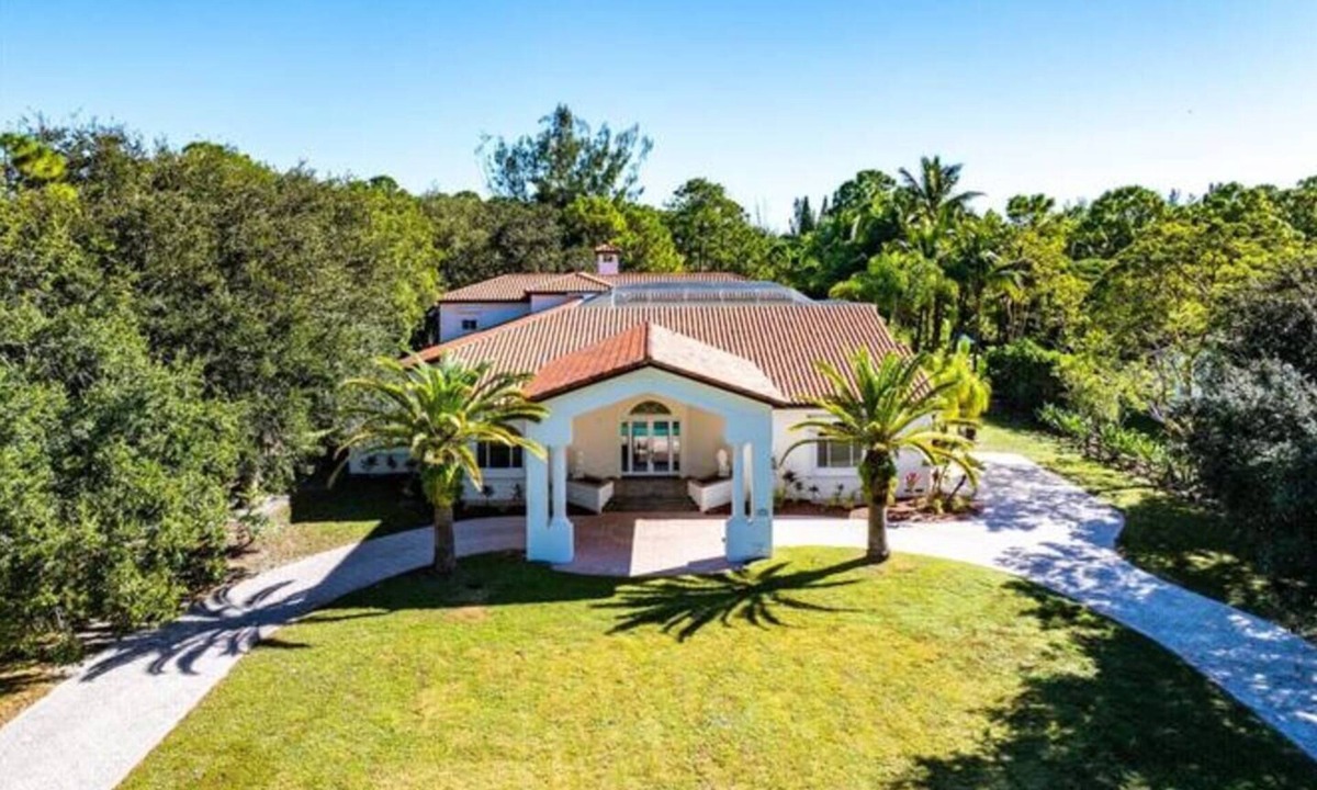 West Dixie Bend House | Casa Parkland | Private Luxury Resort-Style Estate