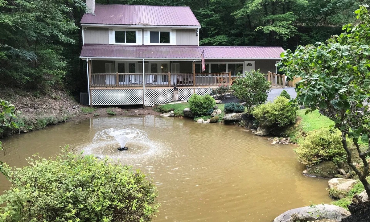 Sevierville Ski Chalet | Catch & Release; Fishing Pond, Creek, FIOS Wifi Internet, Secluded