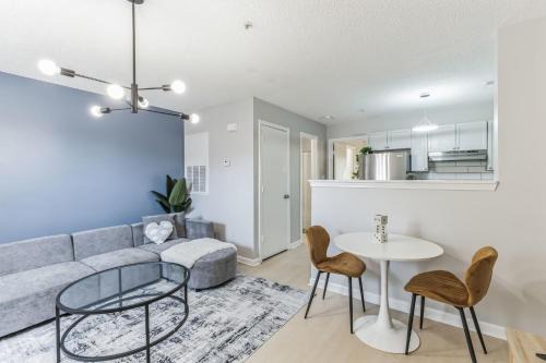 Westover Apartment | CB 3516-206 Modern Fayetteville Charm