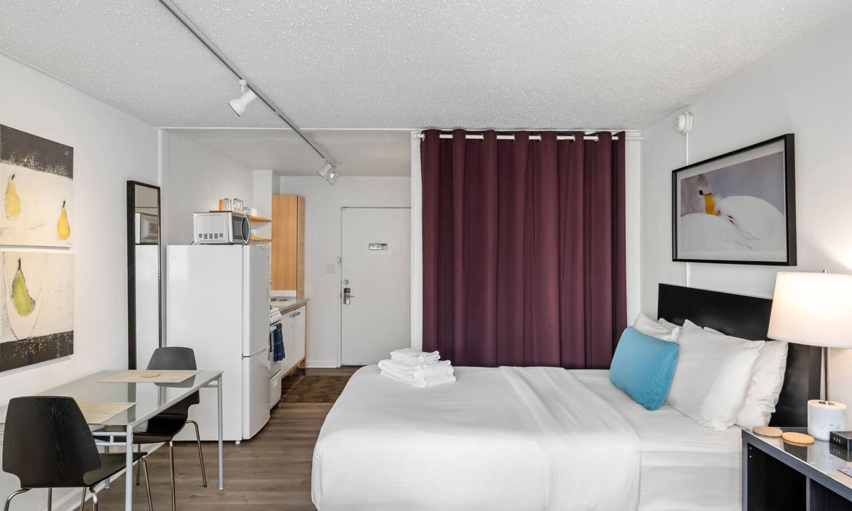 Brookwood Apartment | (CCF) Enjoy a Full Kitchen in an Affordable Studio near Peachtree Street