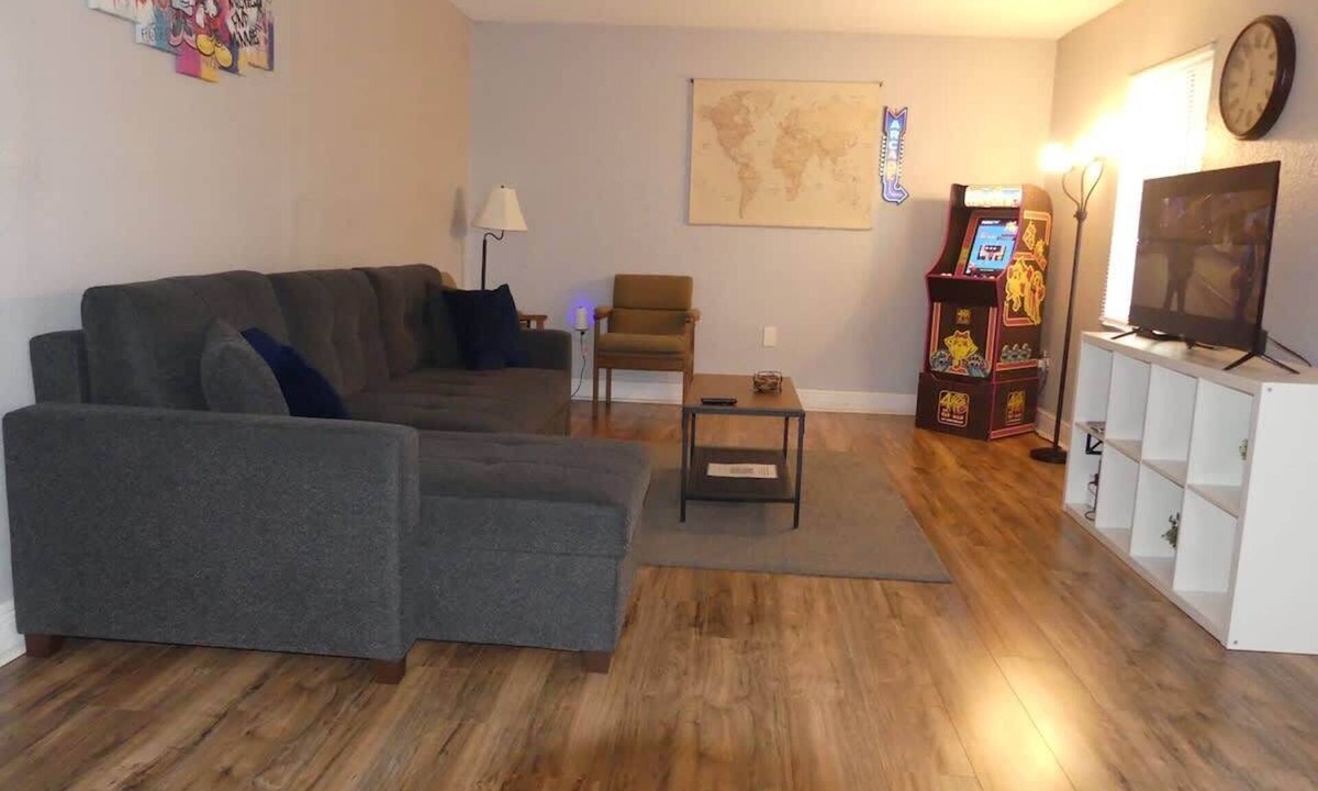 Southwest Orlando Condo | Centrally located cozy 2BR near attractions