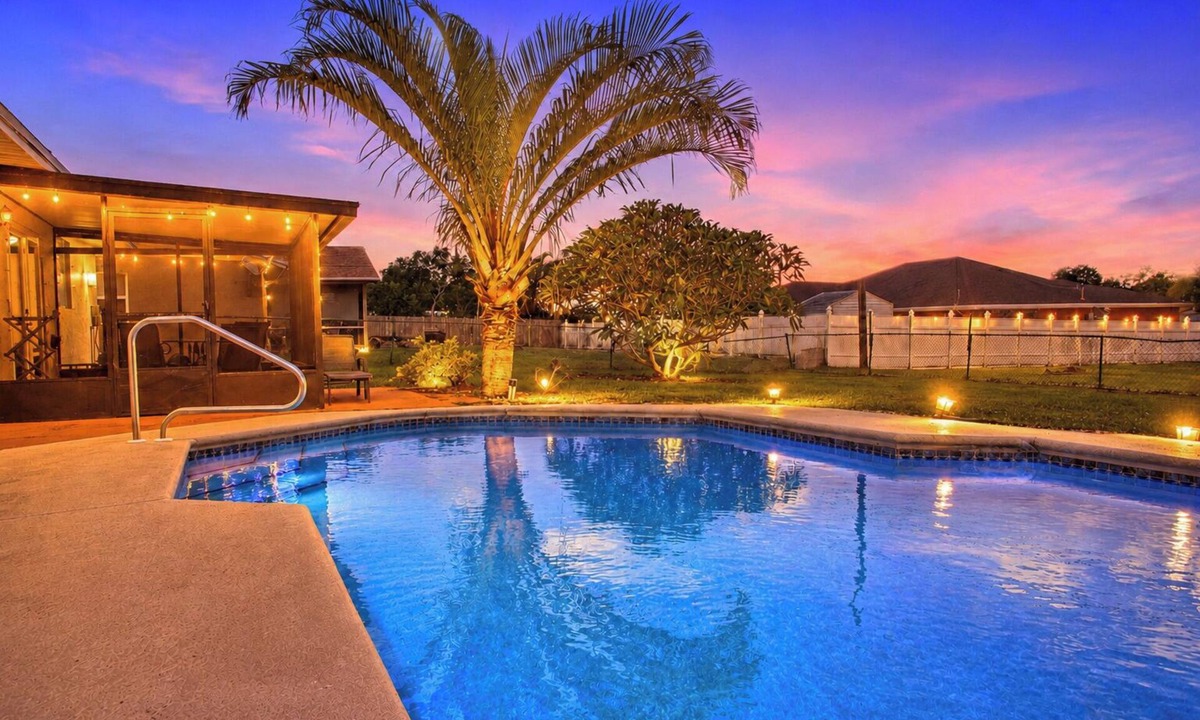 Port Saint Lucie House | Centrally located 3Br2Ba Pool Home available for LONGER STAYS, Monthly Discounts