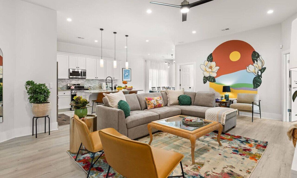 Goose Creek Apartment | Charleston-themed House for 10!
